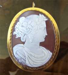 Big Antique 1870th Museum Quality dark Sardonyx shell In marked 14K Yellow Gold Brooch/Pendant