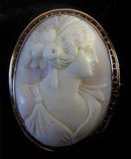 Beautiful Solid Gold Cameo marked (G) 14K or 18K Brooch Circa 1890 High Relief Coral Roman Goddess