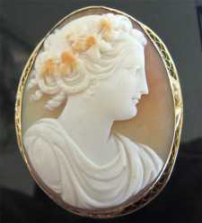 Big Museum Quality Late Victorian 3 colors carved shell Marked 14K Yellow Gold Filigree Brooch/Pendant