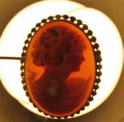Carved Carnelian Shell beauty from 1930th In original 10K Yellow Gold brooch
