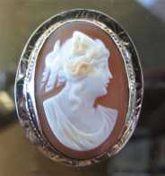 Late Victorian/Edwardian marked 10K Yellow Gold Brooch circa 1890 Goddess Psyhe Image Carnelian Shell