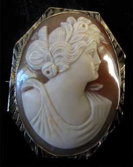 Classic Hand Carved Brooch Carnelian Shell Cameo South African 10K Gold circa 1910