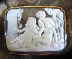 Museum Quality Italian hand carved Sardonyx shell plying 3 kids Marked 14K Yellow Gold Brooch