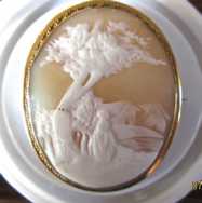 Quality Vintage Victorian Pastoral Scene Light Sardonyx Shell Marked 14K Yellow Gold Brooch with Gold rope around