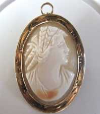 Antique Victorian/Edwardian hand carved shell circa 1910 Marked 10K Yellow Gold Cameo Pendant/Brooch