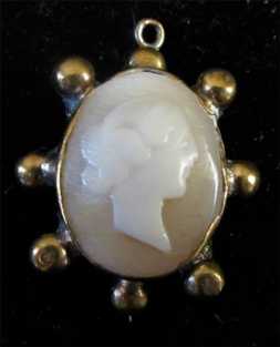 XVIII century Shell Pendant 9K Gold (Old British Navy Pendant)