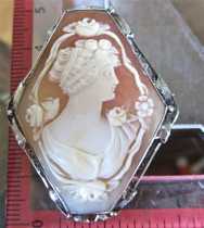 Quality carved Flora’s head in diamond shape shell. 14K Marked White Gold 1920th Brooch/Pendant