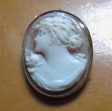 Quality deep relief hand carved Girl with Rose shell, circa 1925 10K Yellow Gold Brooch/Pendant, masterly crafted.