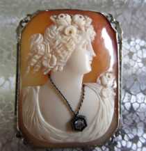 Lady wearing necklace with diamond - vintage from 1930th Superior quality 14K Marked White Gold Brooch/Pendant