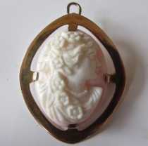 2 colors Carved Coral stone from 1920th in the tested 14K Yellow Gold brooch/pendant
