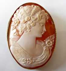 Outstandingly carved by modern Italian Artist large Carnelian shell Marked 18K Gold brooch/pendant signed by author