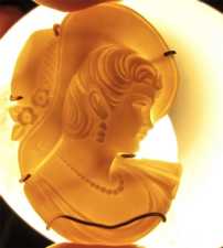 Silhouette by modern Italian carver Romano Ciro, sardonyx shell Marked “585”- 18K Gold brooch/pendant signed by author