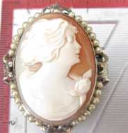 Amazingly carved Carnelian shell woman portrait circa 1925 Marked 14K Gold Brooch/Pendant with Pearls