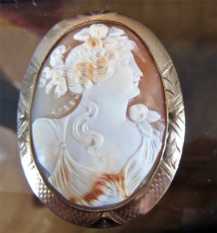 Greatly carved 3 colors Carnelian shell circa 1895 Marked 10K Yellow Gold etched brooch/pendant