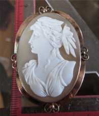 XIX century Classic Light Sardonyx Shell Greek Psyche 9K Solid Yellow Gold Cameo Brooch
