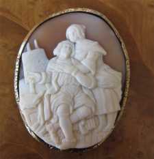 Remarkable Museum Quality from 1880th Rembrandt & Saskia scene Multi color Sardonyx shell in the 9 Carat Yellow Gold brooch