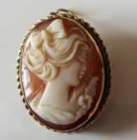 Little 14K Yellow Gold pendant/brooch (not marked but tested). Stylish Carnelian shell . Age - unknown
