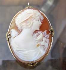 Museum Quality circa 1925 detailed Carnelian shell Marked 10K Gold Cameo Pendant/Brooch