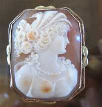 Goddess Ceres from 1930th - Great hand carved Carnelian shell Marked 14K Yellow Gold Brooch/Pendant.