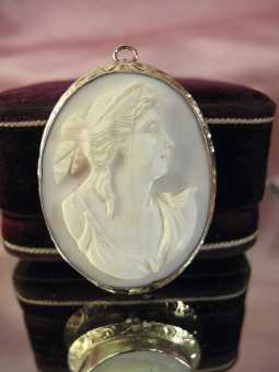 Edwardian 10K Gold Angel Skin Coral Cameo Pendant / Brooch circa 1915