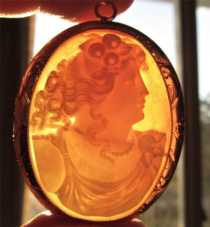 Edwardian (circa 1905-1915) marked 10K Yellow Gold cameo. Great quality carved shell in the etched brooch/pendant