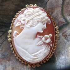 Well hand carved Carnelian shell young woman’s head Marked 1OK Yellow Gold brooch circa 1935