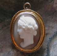 Antique Victorian classic circa 1890 10K Yellow Gold Pendant/Brooch