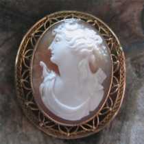 Carnelian shell Goddess Diana circa 1895 unmarked but tested 14K Yellow Gold Cameo filigree Big Brooch
