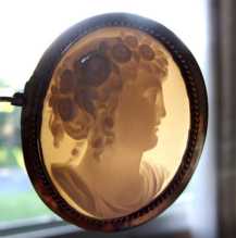 Great quality Victorian (circa 1875) high relief carved shell .tested as 14K Yellow Gold brooch