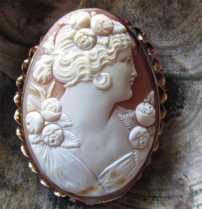 Great carved vintage big Carnelian shell (circa 1925) Marked 14K Yellow Gold brooch/pendant.