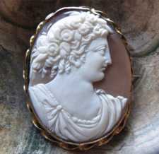 Georgian/Victorian (circa 1800-1850) Apollo’s head sardonyx shell Big 10K (tested) Yellow Gold Cameo Brooch