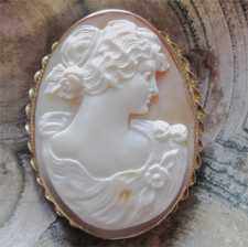 Huge Museum Quality Carnelian shell masterly carved Circa 1930 marked 10K Yellow Gold Brooch/Pendant.