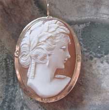 Superiorly carved Goddess of Fertility & Family Ceres - Carnelian shell from 1940th marked 10K Yellow Gold Cameo Brooch/Pendant