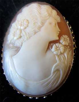 Late Art Deco Beautiful Solid Gold marked 10K Big Brooch & Pendant Cameo