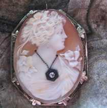 Art Nouveau Museum quality carving, lady with diamond necklace Big marked 14K White Gold Brooch/Pendant from 1920th