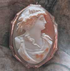 Finely carved Goddess Psyche circa 1890 Big 3 colors shell 10K (tested) Yellow Gold/Silver bail Brooch/Pendant