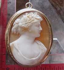 Well carved shell - woman’s head from the late Victorian classic Marked 14K Yellow Gold Cameo Brooch/Pendant