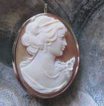 Hand carved modern Carnelian shell Italian beauty Marked 14K Yellow Gold brooch/pendant