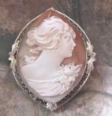 Amazing quality Conch shell masterly carved in the 1920th Marked filigree 14K White Gold Brooch/Pendant.