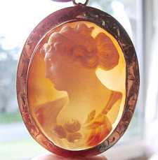 Museum quality finely carved Circa 1915 Antique profile shell in the solid 10K Yellow Gold brooch/pendant.