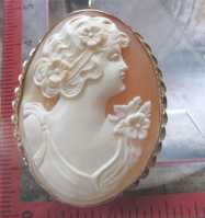1920th - 1930th Beauty - well carved carnelian shell in marked 14K Yellow Gold brooch/pendant