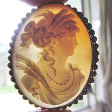 Edwardian Circa 1915 Museum Quality Roman Goddess Ceres Tested solid 14K Yellow Gold brooch.