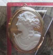 Great carving of Psyche Goddess circa 1915 Light Sardonyx shell. Big Marked 10K Yellow Gold Brooch/Pendant