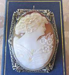 Big Quality shell masterly carved in the 1930th Filigree 14K White gold brooch/pendant.