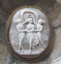 Antique circa 1880-1910, unmarked (tested more than 10K) Gold Big light Sardonyx shell brooch the Three Graces