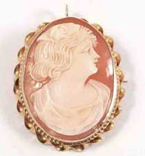 Vintage Classic circa 1930 Superiorly carved shell cameo. Marked 10K Yellow Gold twisted rope Brooch/Pendant.