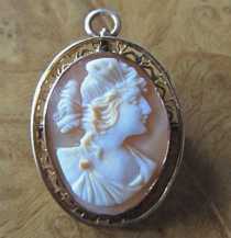 Great Quality PSYCHE - Greek Goddess of the Soul - carving shell Marked Filigree 10K Yellow Gold Brooch/Pendant