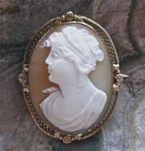 Well carved shell portrait of young woman from the 1910th-1920th Marked Filigree 10K Yellow Gold Brooch/Pendant