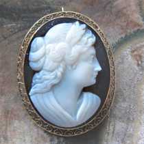 Unique Victorian/Edwardian Carved Agate stone cameo 1890-1910 Marked 14K Yellow Gold Pin Filigree Brooch/Pendant.