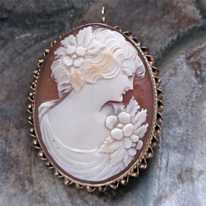 From the 1930th Well carved carnelian Shell. Marked 10K Gold Brooch/Pendant Cameo